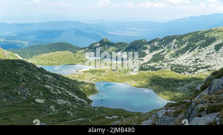 Die sieben Rila-Seen sind eine Gruppe von Gletscherseen, die sich im nordwestlichen Rila-Gebirge in Bulgarien befinden. Stockfoto