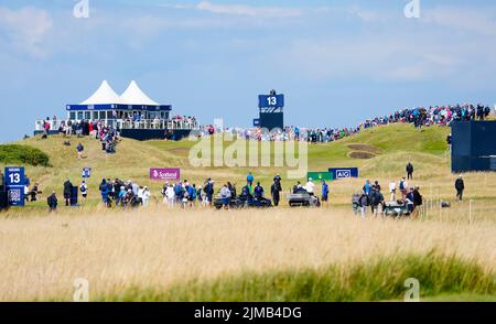 Gullane, Schottland, Großbritannien. 5.. August 2022. Zweite Runde der AIG Women’s Open Golf Championship in Muirfield in East Lothian. Bild; Gesamtansicht des Par 3 13.-Lochs. Iain Masterton/Alamy Live News Stockfoto