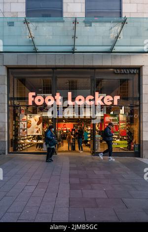 Eine vertikale Aufnahme des Foot locker, Drake Circus Shopping Center Stockfoto