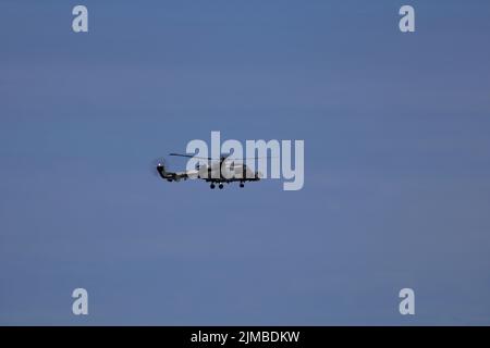 Nahaufnahme des Hubschraubers der Royal Navy Wildcat während einer Ausstellung beim Tag der nationalen Streitkräfte 2022 in Scarborough, England Stockfoto