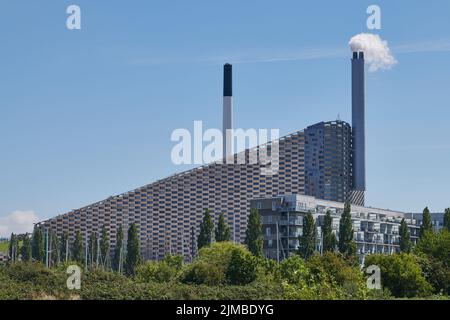 Amager Bakke, Amager Hill oder Amager Slope oder Copenhill, ist eine Wärme- und Energieabfallanlage und ein Sportpark in Amager, Kopenhagen, Dänemark, Stockfoto