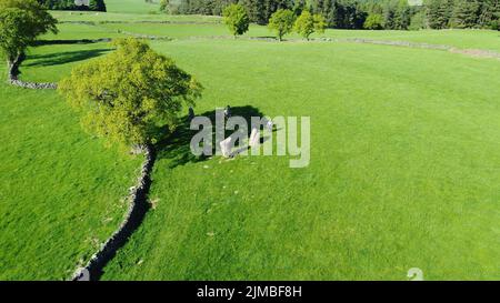 Eine Drohnenansicht von Nine Stones Close Stone Circle in der Nähe von Youlgreave in Derbyshire, England Stockfoto