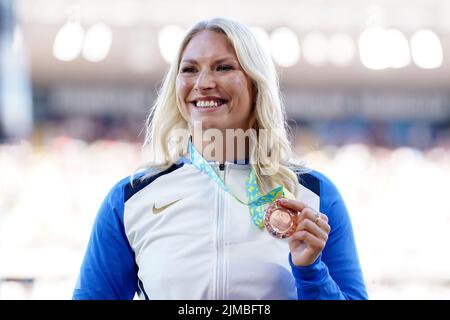 Die schottische Samantha Kinghorn mit ihrer Bronzemedaille nach dem Finale der Frauen 53/54 1500m im Alexander Stadium am achten Tag der Commonwealth Games 2022 in Birmingham. Bilddatum: Freitag, 5. August 2022. Stockfoto