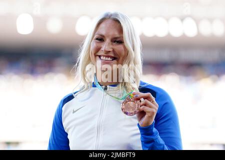 Die schottische Samantha Kinghorn mit ihrer Bronzemedaille nach dem Finale der Frauen 53/54 1500m im Alexander Stadium am achten Tag der Commonwealth Games 2022 in Birmingham. Bilddatum: Freitag, 5. August 2022. Stockfoto