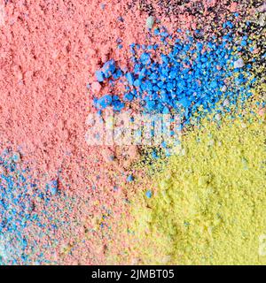 Bunten Hintergrund von Chalk Pulver. Mehrfarbige Staubpartikel spritzte auf schwarzem Hintergrund. Stockfoto