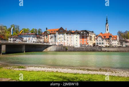 Altstadt Bad Tölz und Isar in Bayern Stockfoto