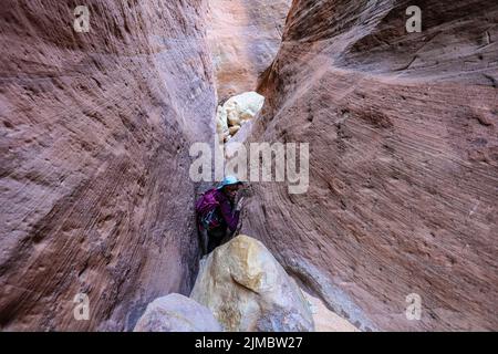 Red Hollow Slot ist in der Nähe von Orderville, Utah - kurz, aber süß. Stockfoto