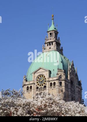 Hannover - Neues Rathaus im Frühjahr, Deutschland Stockfoto