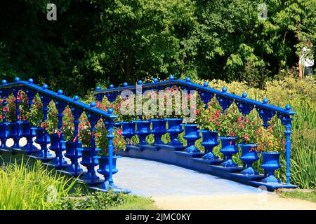 Fuchsiabrücke im Fürst Pueckler Park, Deutschland, Europa Stockfoto