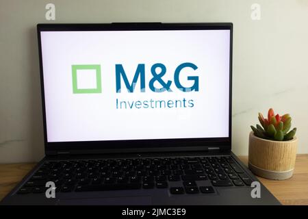 KONSKIE, POLEN – 04. August 2022: DAS globale Investmentmanager-Logo VON MG plc wird auf dem Laptop-Computerbildschirm angezeigt Stockfoto