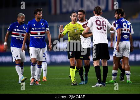 Genua, Italien. 05. August 2022. Schiedsrichterin Maria Sole Ferrieri Caputi zeigt sich beim Fußballspiel Coppa Italia zwischen UC Sampdoria und Reggina. Kredit: Nicolò Campo/Alamy Live Nachrichten Stockfoto