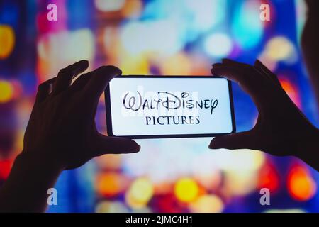 Brasilien. 05. August 2022. In dieser Abbildung wird das Walt Disney Picturs Logo auf einem Smartphone-Bildschirm angezeigt. (Foto von Rafael Henrique/SOPA Images/Sipa USA) Quelle: SIPA USA/Alamy Live News Stockfoto