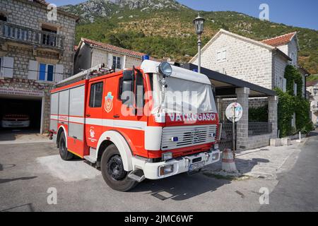 Feuerwehrauto in der Altstadt Stockfoto