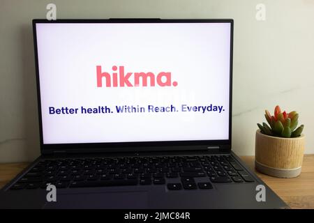 KONSKIE, POLEN - 04. August 2022: Firmenlogo von Hikma Pharmaceuticals plc, das auf dem Laptop-Computerbildschirm angezeigt wird Stockfoto