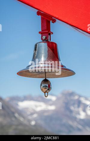 Nahaufnahme der Schiffe Bell of Hurtigrutens am 22. Juli 2022 stampfte die MS Fridtjof Nansen vor der grönländischen Küste die 2019 Stockfoto