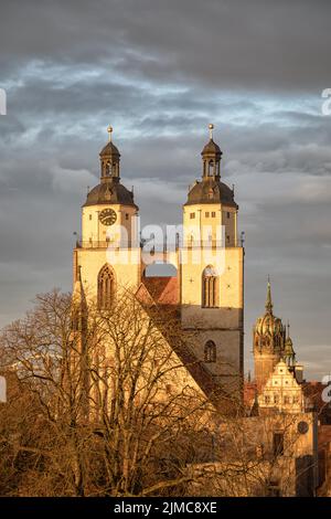 Die Türme der Stadtkirche wittenberg im Winter Stockfoto