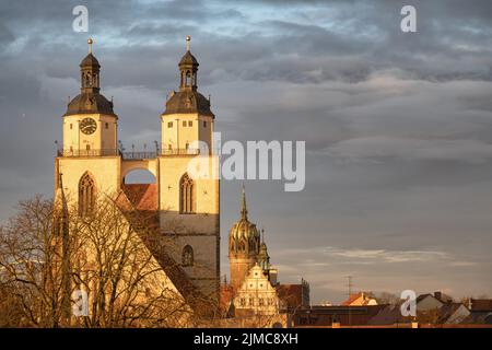 Die Türme der Stadtkirche wittenberg im Winter Stockfoto