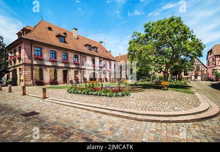 Schöne kleine Stadt Bergheim mit Fachwerkhäusern Stockfoto