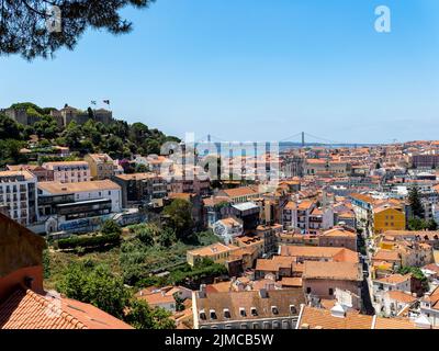 Blick vom Miradouro da GraÃ§a auf die Altstadt von Lissabon, Lissabon, Portugal Stockfoto