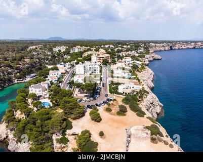 Luftbild, Bucht von Cala Pi, Strand und Felsküste, Torre de Cala Pi, Gemeinde Llucmajor, Mallorca, Stockfoto