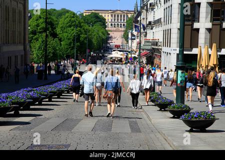 Karl Johans Gate und Königspalast von Oslo Stockfoto