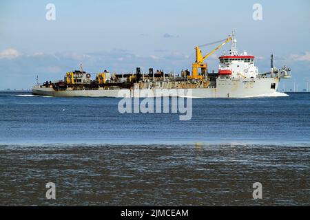 Baggerschiff, James Cook, Fairway, Cuxhaven, Niedersachsen, Deutschland, Europa Stockfoto