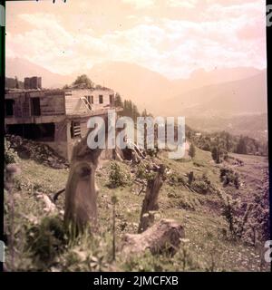 Um 1950, Obersalzberg, Berchtesgaden, Deutschland: Die Ruinen von Hitlers Mountain Resort in Berchtesgaden. Das Eagle's Nest Chalet, Hitlers 50.-jähriges Geschenk, steht auf einem Berggipfel über dem bayerischen Ferienort Berchtesgaden. Im Jahr 1930s, nachdem er zum deutschen Kanzler ernannt worden war, suchte Adolf Hitler nach dem perfekten Ort, um einen offiziellen Rückzug in die Berge für sein Nazi-Regime zu errichten. Er entschied sich für Obersalzberg, ein dramatisch landschaftlich reizvoller Berghang ein paar Meilen bergauf von der Marktstadt Berchtesgaden. (Bild: © Keystone USA/ZUMA Press Wire) Stockfoto