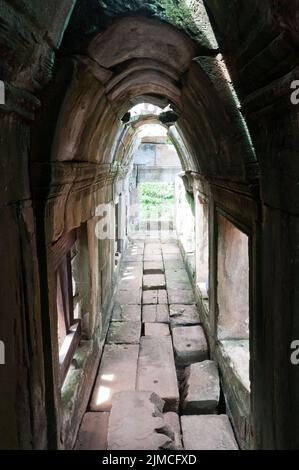 Schmale Durchfahrt in Angkor Thom, Siem Reap Stockfoto