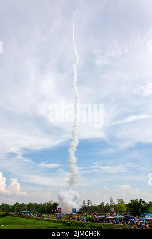 Hausgemachter Raketenweg vom Yasothon Rocket Festival Stockfoto