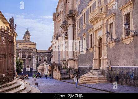 Via dei Crociferi mit dem Collegio dei Gesuiti in der Altstadt, Catania, Ostküste, Sizilien, Italien Stockfoto