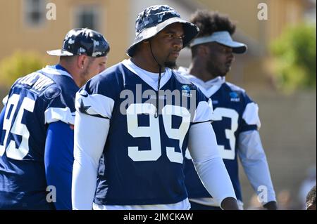 Dallas Cowboys Defensive End Chauncey Golston (99) sieht während des Trainingslagers am Mittwoch, 3. August 2022, in Oxnard, Calif. (Dylan Stewart/Image of Sport) Stockfoto