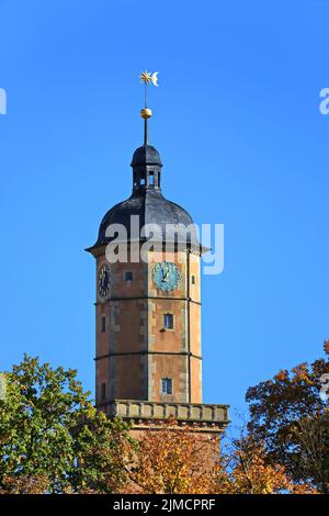 Die Pfarrkirche St. Bartholomäus und St. Georg in der Altstadt von Volkach. Volkach, Kitzingen, Unterfranken, Bayern, Deutschland Stockfoto