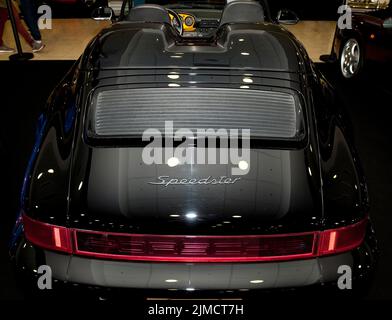 Historisches Oldtimer Classic Car Porsche 911 964 Speedster mit typischen zwei Höcker über den Rücksitzen überdachte Rückbank im Karosseriedesign, fair Techno Stockfoto