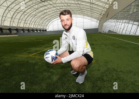 Oriam Sports Centre Edinburgh.Scotland.UK.5. Aug 22 Hearts Craig Halkett Pressekonferenz für Cinch Premiership Match gegen Hibs Quelle: eric mccowat/Alamy Live News Stockfoto