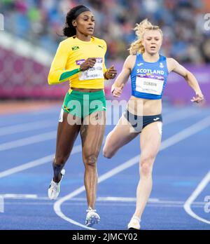 Birmingham, Großbritannien. 5. August 2022. 5.. August 2022; Alexander Stadium, Birmingham, Midlands, England: Tag 8 der Commonwealth Games 2022: Elaine Thompson-Herah (JAM) überquert die Ziellinie, um im Halbfinale der Frauen 200m 3 zu gewinnen und sich für das Finale zu qualifizieren.Credit: Action Plus Sports Images/Alamy Live News Stockfoto