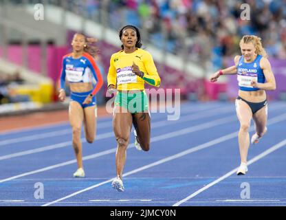 Birmingham, Großbritannien. 5. August 2022. 5.. August 2022; Alexander Stadium, Birmingham, Midlands, England: Tag 8 der Commonwealth Games 2022: Elaine Thompson-Herah (JAM) überquert die Ziellinie, um im Halbfinale der Frauen 200m 3 zu gewinnen und sich für das Finale zu qualifizieren.Credit: Action Plus Sports Images/Alamy Live News Stockfoto