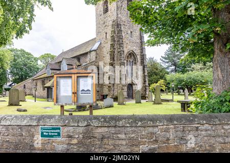 Whalley, Lancashire, Kirche St. Mary All Saints, die sich neben dem Whalley Abbey Gebäude befindet, Whalley, England, Großbritannien, Sommer 2022 Stockfoto