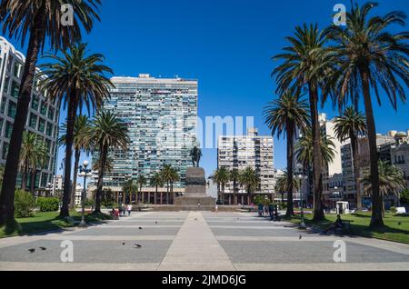 MONTEVIDEO, URUGUAY - 25. Dezember 2016: Denkmal für JosÃ© Artigas, Plaza Independencia, berühmte Stadt Stockfoto