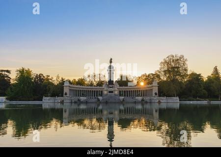 Madrid Spanien, Skyline von Sonnenaufgang im El Retiro Park Stockfoto