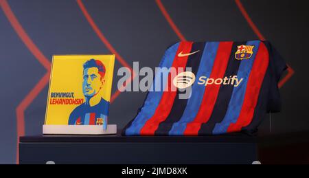 Sabadell, Barcelona, Spanien. 5. August 2022. Barcelona Spanien 05.08.2022 FC Barcelona Trikot während der Präsentation des neuen Spielers FC Barcelona Robert Lewandowski im Spotify Camp Nou am 05. August 2022 in Barcelona. (Bild: © Xavi Urgeles/ZUMA Press Wire) Stockfoto