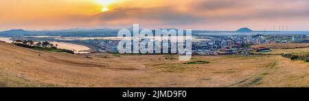 Jeju Island Südkorea, Panorama Naturlandschaft Sonnenuntergang in der Skyline von Jeju Blick von Seongsan Il Stockfoto