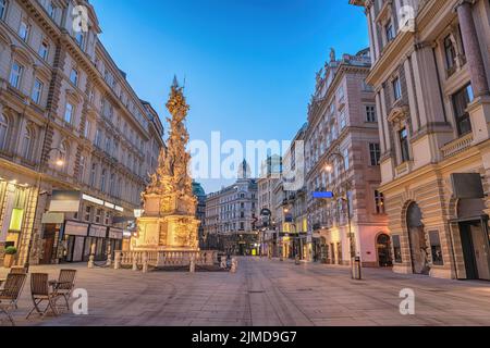 Wien Österreich Nacht City Skyline an Wien Pest Säule oder Pestsaule Stockfoto