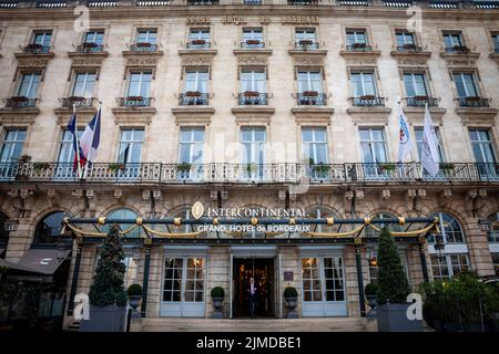 Bild des Intercontinental-Schildes auf ihrem Hotel in Bordeaux, Frankreich. InterContinental Hotels & Resorts ist eine Hotelmarke, die 1946 mit curr gegründet wurde Stockfoto