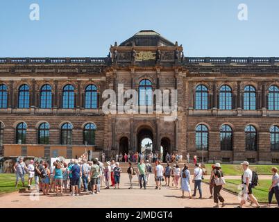 Touristen in Zwinger Stockfoto