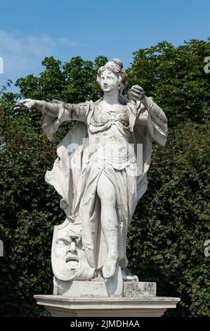 Weibliche Statue im Belvedere Park, Wien Stockfoto