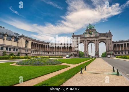 Brüssel Belgien, Skyline der Stadt bei der Arcade du Cinquantenaire in Brüssel (Triumphbogen) Stockfoto