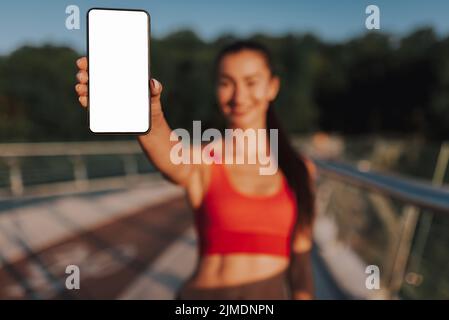 Mädchen, die am Morgen Sport im Freien treiben Stockfoto