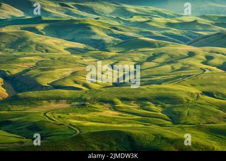 Hintergrund der Hügel bei Sonnenuntergang Stockfoto