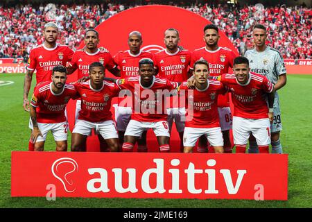 Lissabon, Portugal. 05. August 2022. Die Mannschaft von SL Benfica beim Fußballspiel der Portugiesischen Liga zwischen SL Benfica und dem FC Arouca im Luz-Stadion in Lissabon, Portugal. (Endergebnis: SL Benfica 4 gegen 0 FC Arouca) (Foto: David Martins/SOPA Images/Sipa USA) Quelle: SIPA USA/Alamy Live News Stockfoto