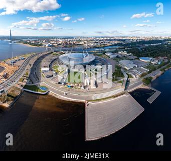 Russland, St.Petersburg, 01. September 2020: Drohnenansicht des neuen Stadions Gazprom Arena, Euro 2020, Stockfoto